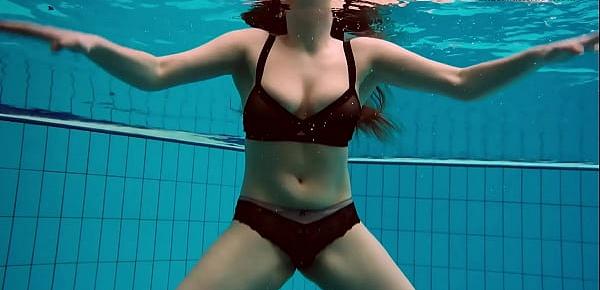 Czech chick Vesta enters swimming pool naked